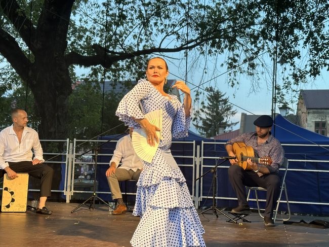 Stalowa Wola. Hiszpański wieczór na rozwadowskim rynku