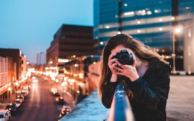 Długi czas naświetlania. Od metalowej płytki do selfie smartfonem