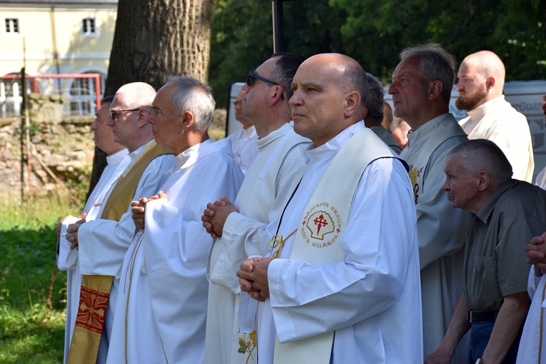 Archidiecezjalna Pielgrzymka Żywego Różańca do Henrykowa 2023
