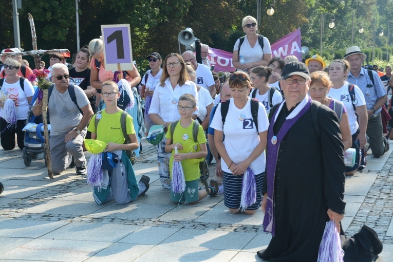 Wejście na Jasną Górę - część 1