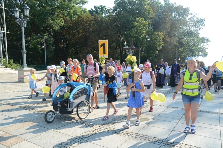 Wejście na Jasną Górę - część 1