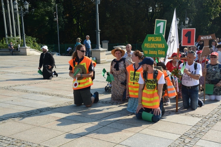 Wejście na Jasną Górę - część 1