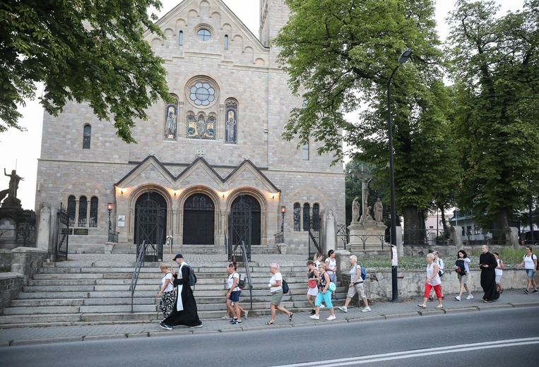 Ruda Śląska. Pątniczki z Kochłowic ruszyły o 5.30