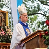 Biskup Polowy Wojska Polskiego Wiesław Lechowicz wygłosił homilię na wzgórzu piekarskim.