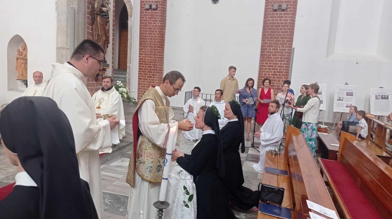 Srebrne jubileusze sióstr marianek świętowane w kościele na Piasku