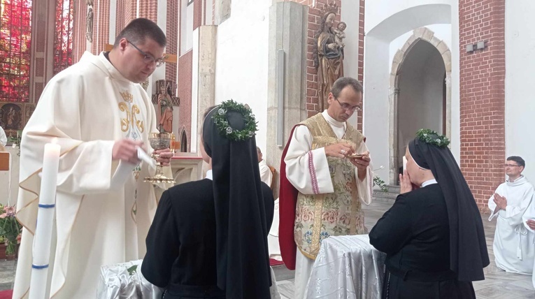 Srebrne jubileusze sióstr marianek świętowane w kościele na Piasku