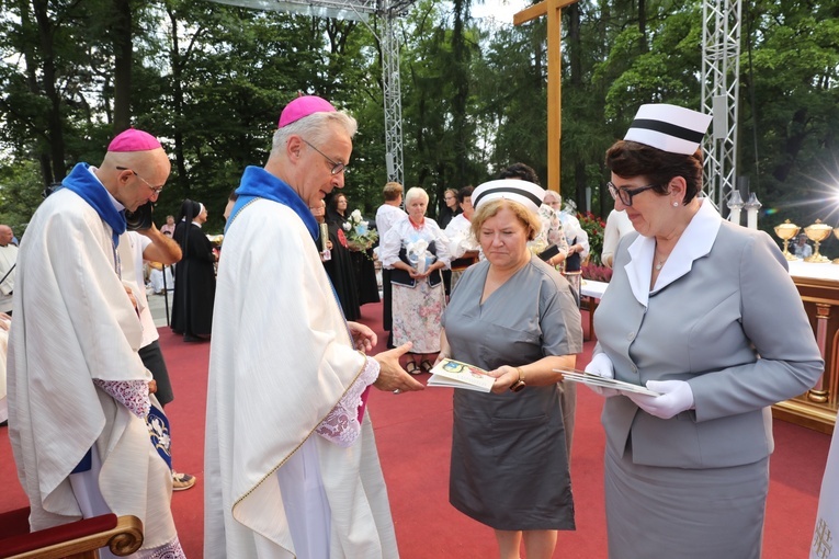 Piekary kobiet 2023. Msza święta na kalwaryjskim wzgórzu