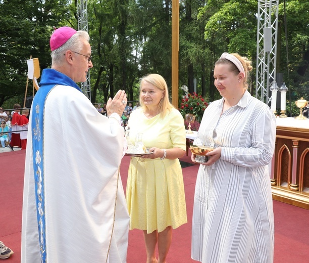 Piekary kobiet 2023. Msza święta na kalwaryjskim wzgórzu