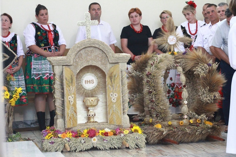 Wieńce z sanktuarium w Borkach