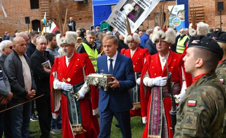 Mężczyźni w kościołach i na zamku