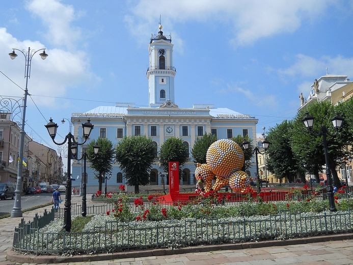 L'Osservatore Romano: Czerniowce w Ukrainie przykładem niezłomnego ducha narodu