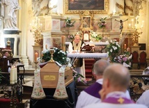 W kolegiacie św. Anny odbyła się pogrzebowa Msza św. ks. Tomasza Chmury