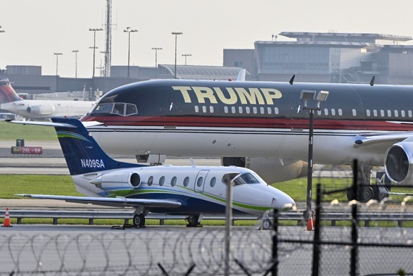 Trump stawił się w areszcie w Georgii w związku z zarzutami o próby odwrócenia wyników wyborów