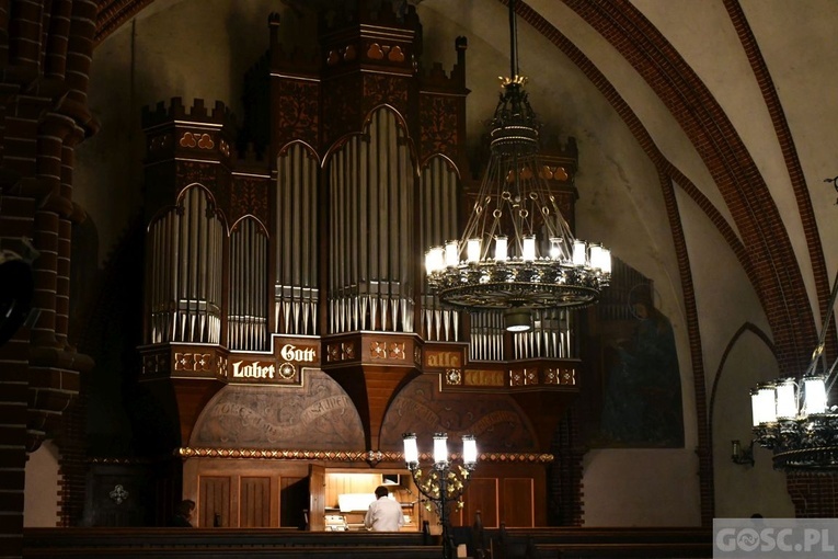 Drezdenko. Wokół króla instrumentów 