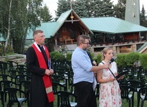 Nabożeństwo Drogi Krzyżowej z intencji małżeństw proszących o potomstwo.