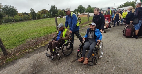 15. raz ruszyli na wózkach do Matki