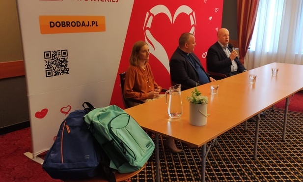 Katowicka Caritas: Pierwszoklasiści otrzymają 1500 plecaków. W środku m.in.: zeszyty i piórniki