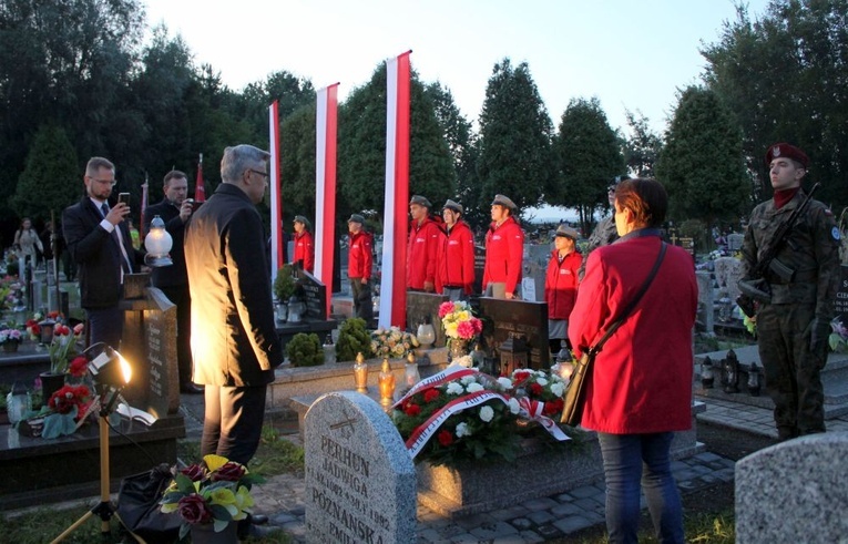 Alert przy grobach westerplatczyków