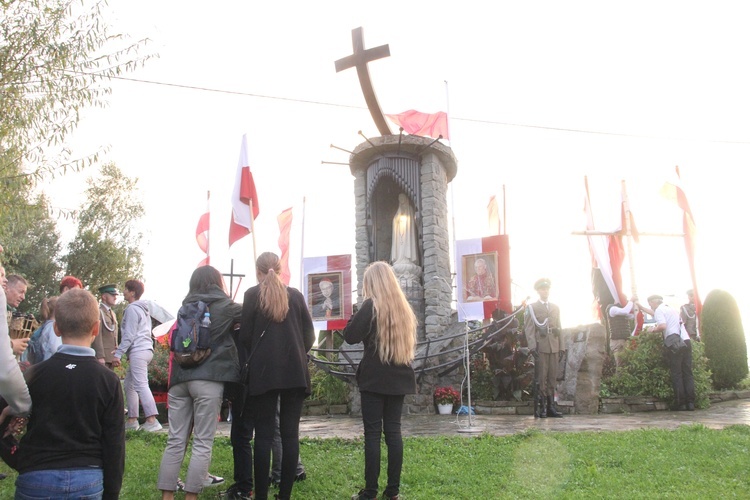 Wielogłowy. Droga Krzyżowa na Górę Kożuch