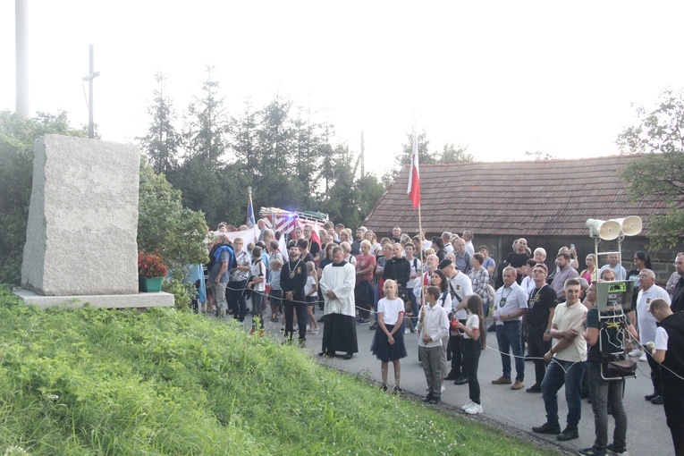 Wielogłowy. Droga Krzyżowa na Górę Kożuch