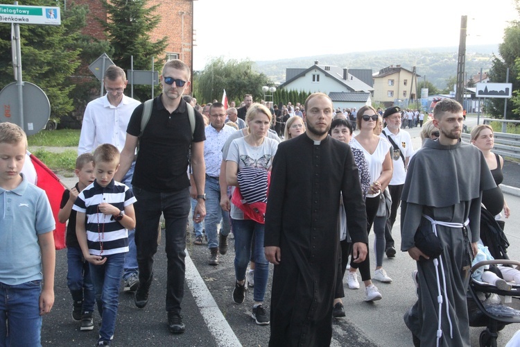 Wielogłowy. Droga Krzyżowa na Górę Kożuch