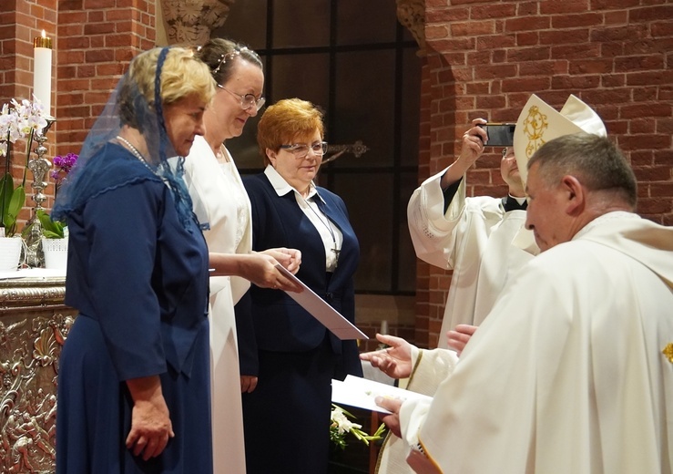 Konsekracja dziewicy i błogosławieństwo wdów w katedrze wrocławskiej