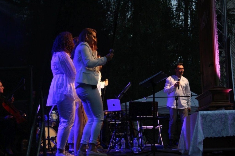 Modlitwa i koncert na roozpoczęcie odpustu Matki Bożej Pocieszenia
