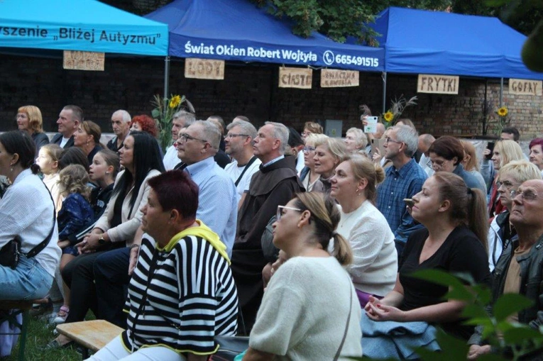 Modlitwa i koncert na roozpoczęcie odpustu Matki Bożej Pocieszenia