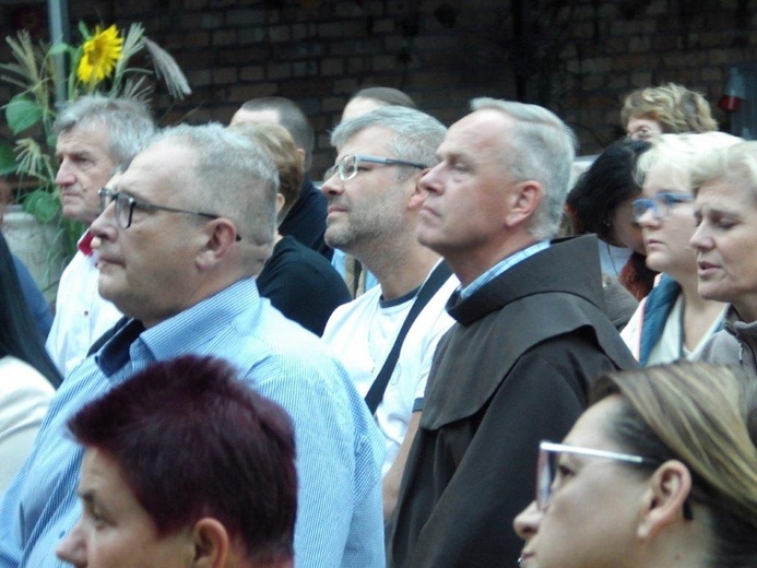 Modlitwa i koncert na roozpoczęcie odpustu Matki Bożej Pocieszenia