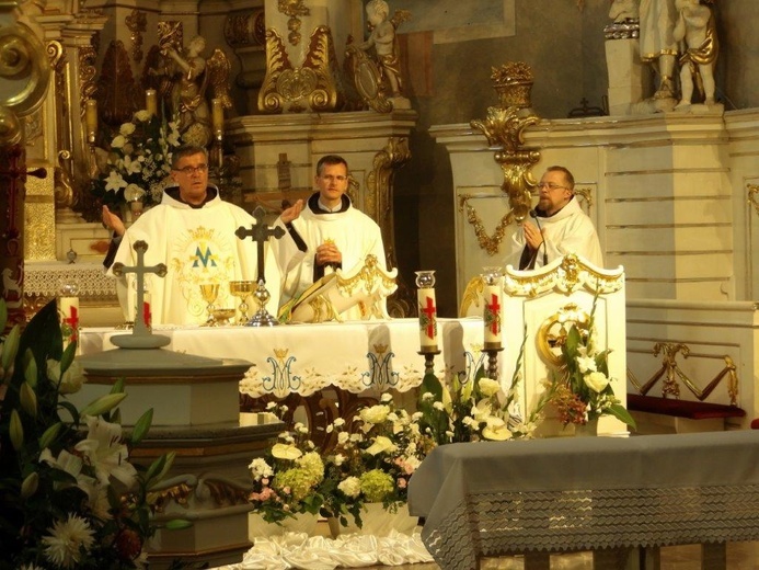 Modlitwa i koncert na roozpoczęcie odpustu Matki Bożej Pocieszenia
