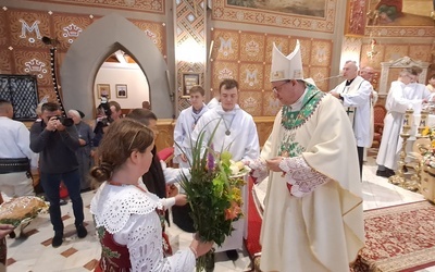 Bp Chrząszcz w Ludźmierzu: Dziękujmy Bogu za wszystko, co otrzymujemy z Jego ręki