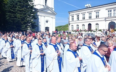 Na uroczystości do Chełma przybywają zarówno pielgrzymi świeccy, jak i kapłani z całej archidiecezji.