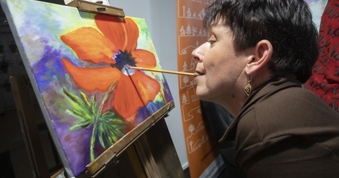 Ustami i stopami. Wystawa obrazów niezwykłych