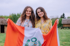 Martyna (z prawej) z Weroniką zostały wolontariuszkami w Peru.