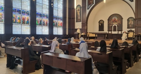 Abp Galbas: Trzeba się zmierzyć z jasnymi i ciemnymi stronami w historii zgromadzeń