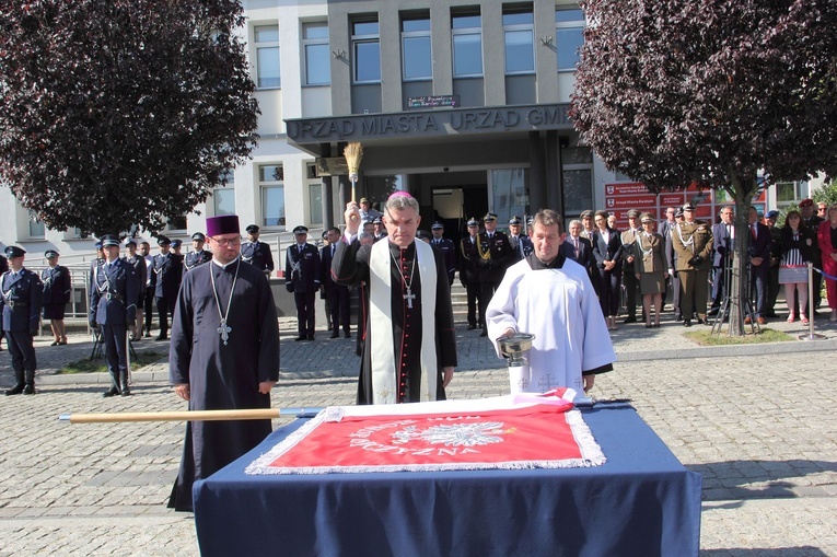 Błogosławieństwo sztandaru policji w Świdwinie