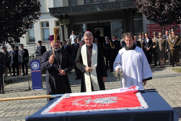 Błogosławieństwo sztandaru policji w Świdwinie