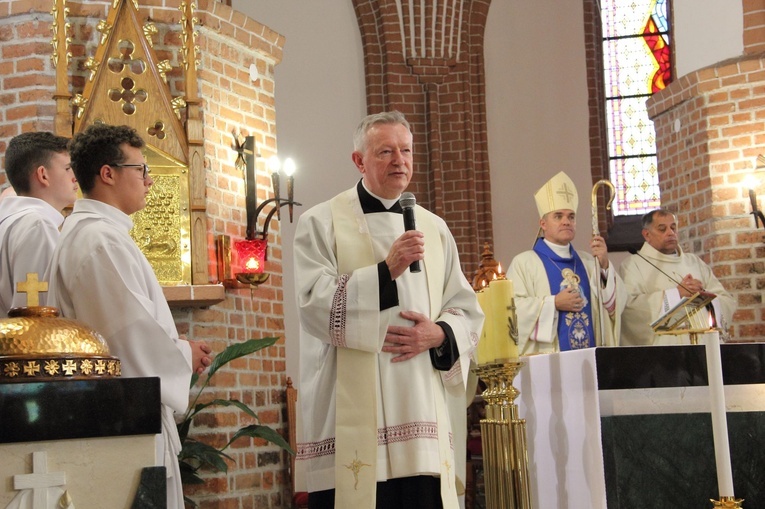 Błogosławieństwo sztandaru policji w Świdwinie