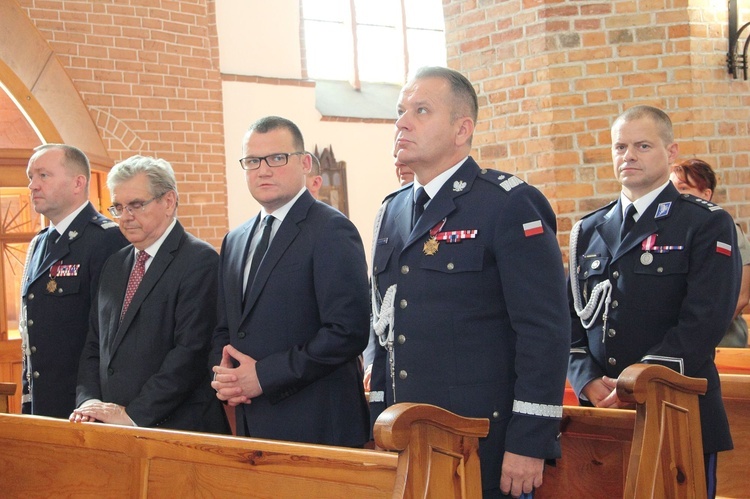 Błogosławieństwo sztandaru policji w Świdwinie