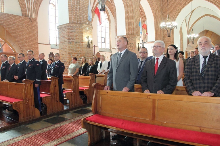 Błogosławieństwo sztandaru policji w Świdwinie