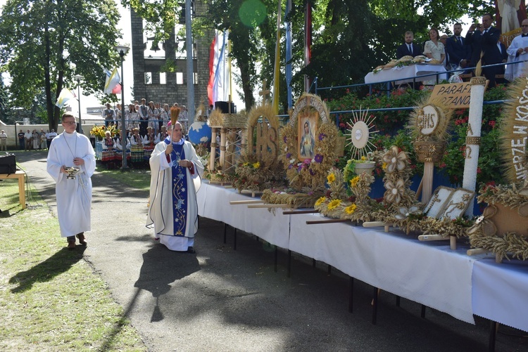 Uroczystościom przewodniczył biskup ordynariusz.