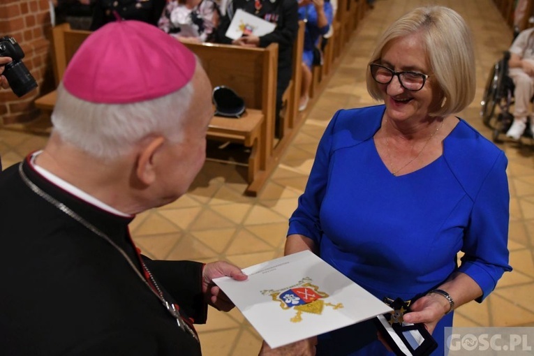 Bp Tadeusz Lityński wręczył diecezjalne odznaczenia dla świeckich