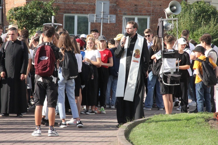 Okręgowa piesza pielgrzymka młodych z Dębicy do Zawady