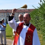 Męskie świadectwo z różańcem w ręku na ulicach Międzyrzecza