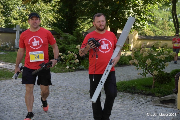 W Żaganiu pobiegli do Bożego Grobu