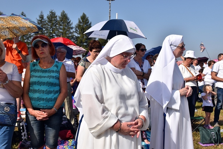 Beatyfikacja rodziny Ulmów w Markowej - pielgrzymi z całej Polski na Mszy św.