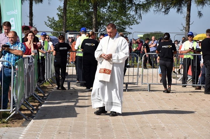 Beatyfikacja rodziny Ulmów w Markowej - pielgrzymi z całej Polski na Mszy św.