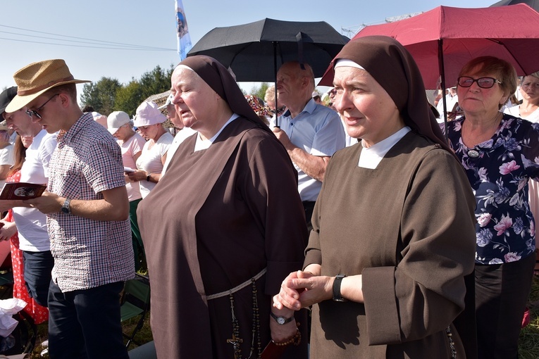 Beatyfikacja rodziny Ulmów w Markowej - pielgrzymi z całej Polski na Mszy św.