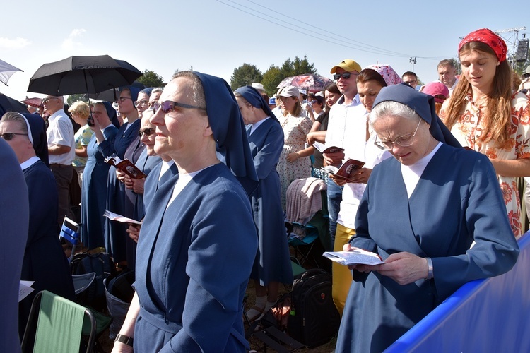 Beatyfikacja rodziny Ulmów w Markowej - pielgrzymi z całej Polski na Mszy św.