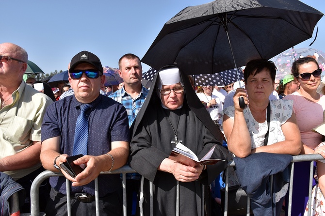 Beatyfikacja rodziny Ulmów w Markowej - pielgrzymi z całej Polski na Mszy św.